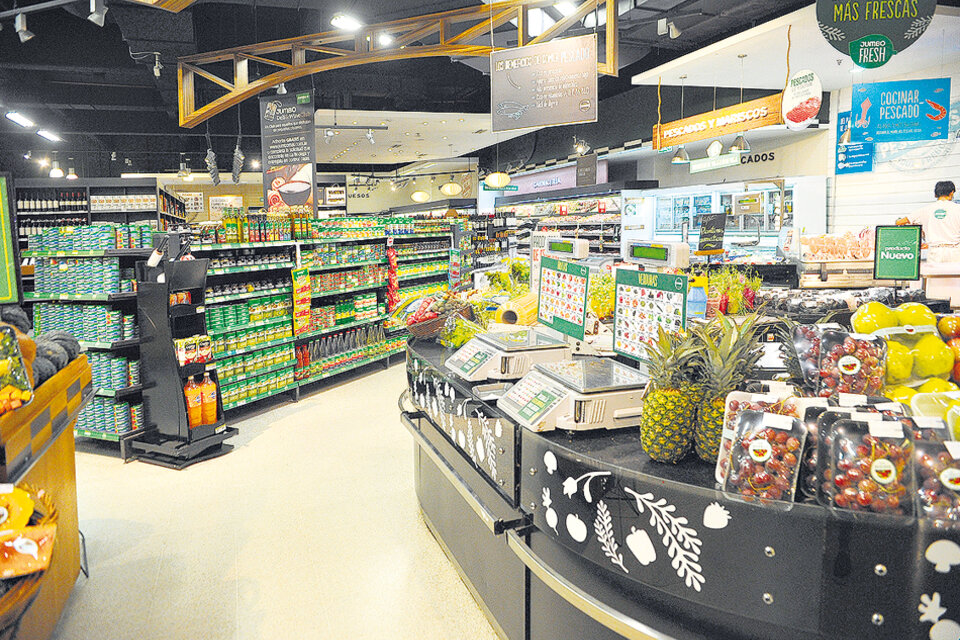 En todas las regiones del país hubo una contracción en las cantidades comercializadas en los supermercados. (Fuente: Télam)