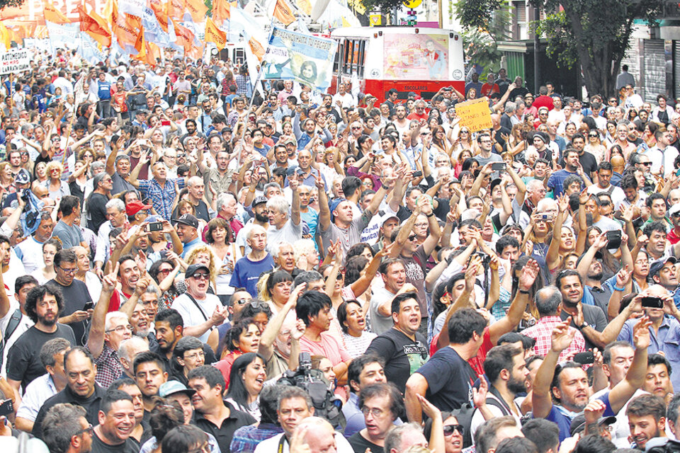 Juan José Mussi dijo que la columna de militantes de Berazategui se mantuvo siempre lejos del palco. (Fuente: Leandro Teysseire)