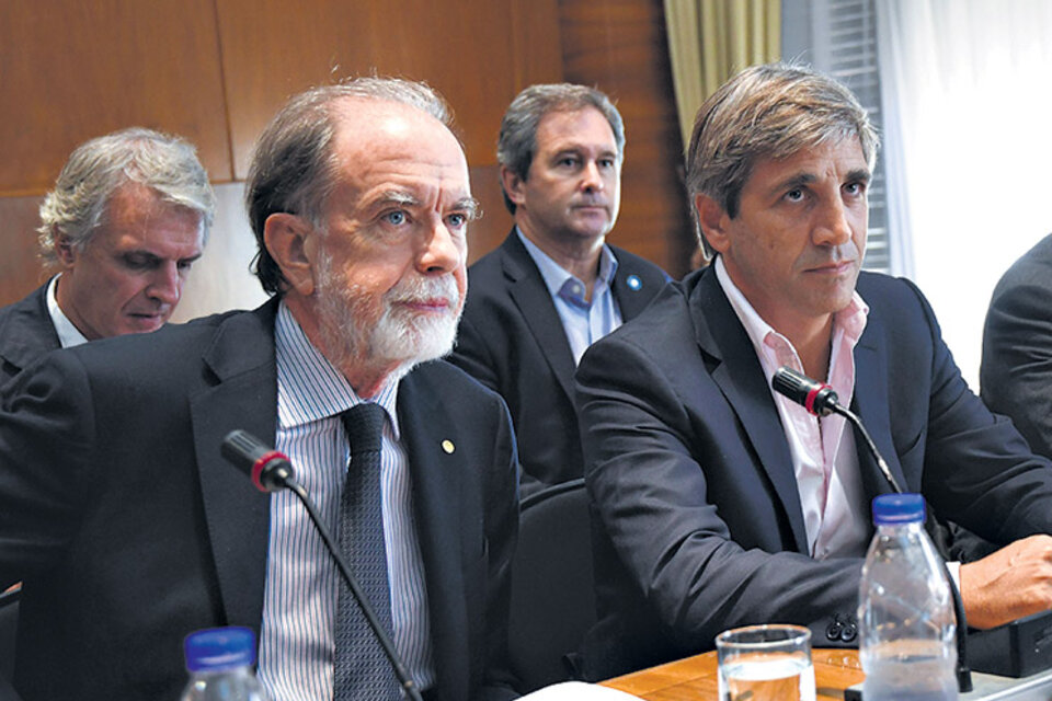González Fraga, del Banco Nación, y el ministro Caputo, a cargo del anuncio.