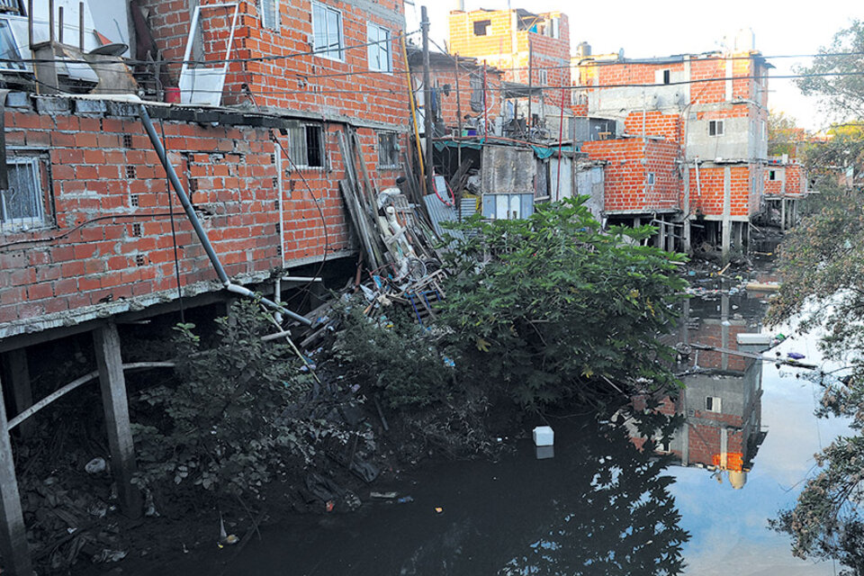 Los vecinos de la Rodrigo Bueno reclaman la urbanización desde hace diez años. (Fuente: Pablo Piovano)