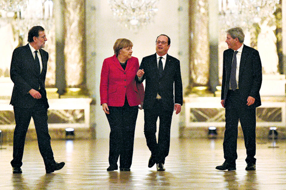 De izq. a der: Rajoy, Merkel, Hollande y Gentiloni en la minicumbre de Versalles.  (Fuente: AFP)