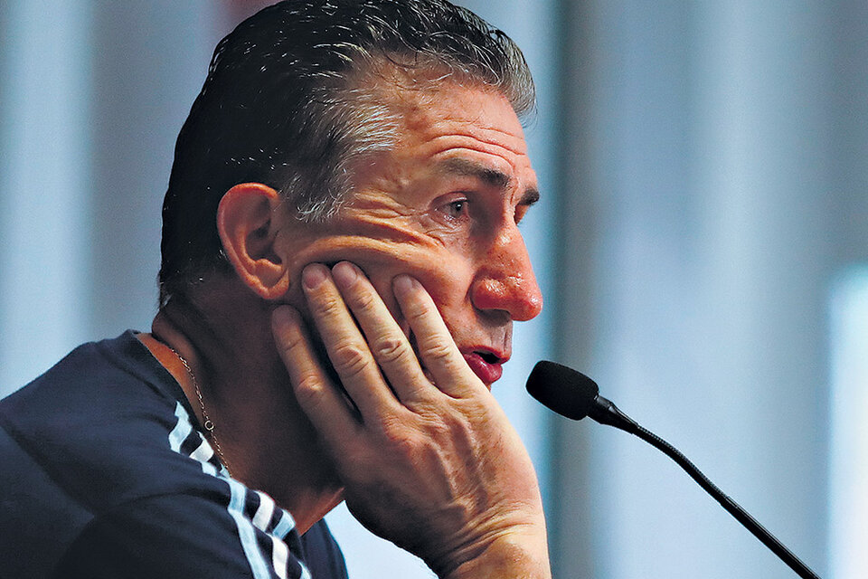 Las últimas dos actuaciones de la Selección dejaron mal parado al entrenador argentino. (Fuente: EFE)