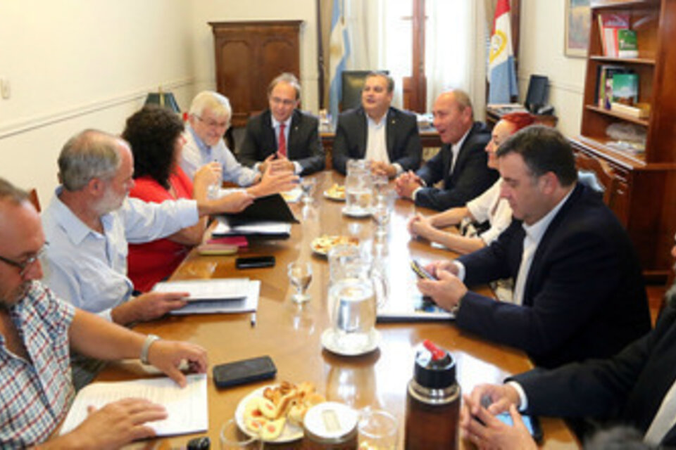 Los ministros Farías y Scaglione volverán a encontrarse con los líderes de Upcn y ATE.