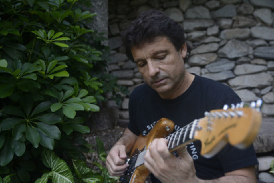 El guitarrista rosarino Luis Fuster, autor de las composiciones de Hacia mí. (Fuente: Sebastián Joel Vargas)