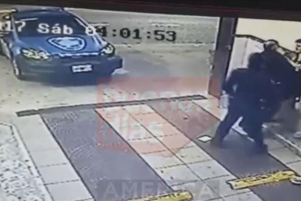 Dos policías agredieron al dueño de un hotel alojamiento (Fuente: Captura de pantalla América TV)