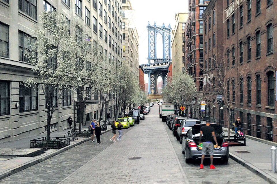 El puente de Brooklyn visto desde las calles de DUMBO, como en tantas películas. (Fuente: Graciela Cutuli)