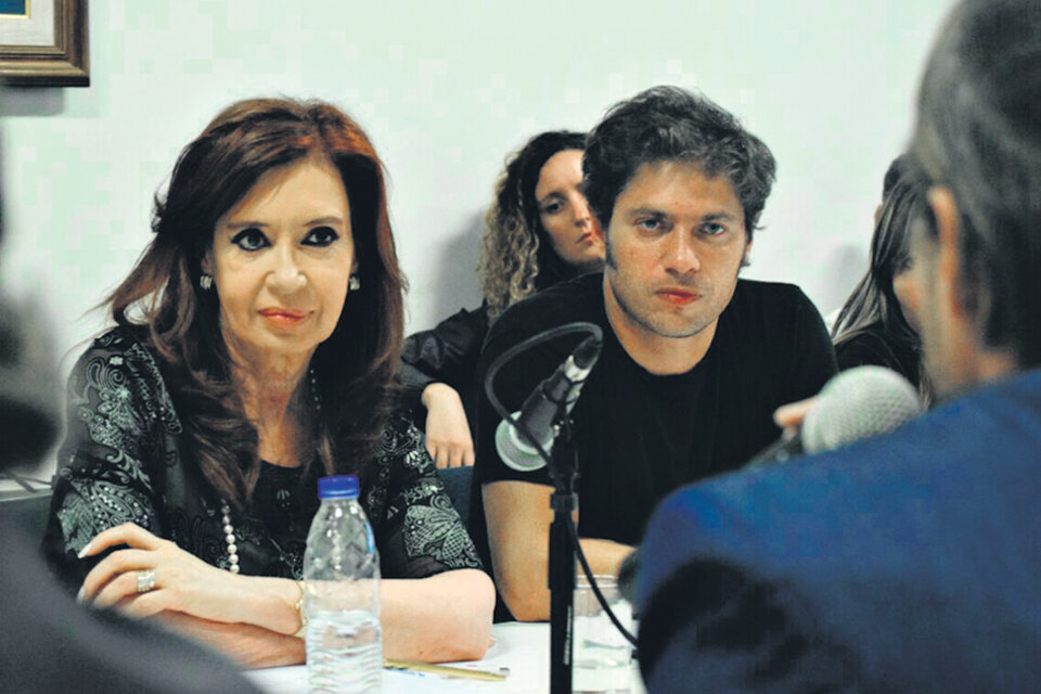 Cristina Fernández de Kirchner compartió anoche una charla con Axel Kicillof en el Instituto Patria.