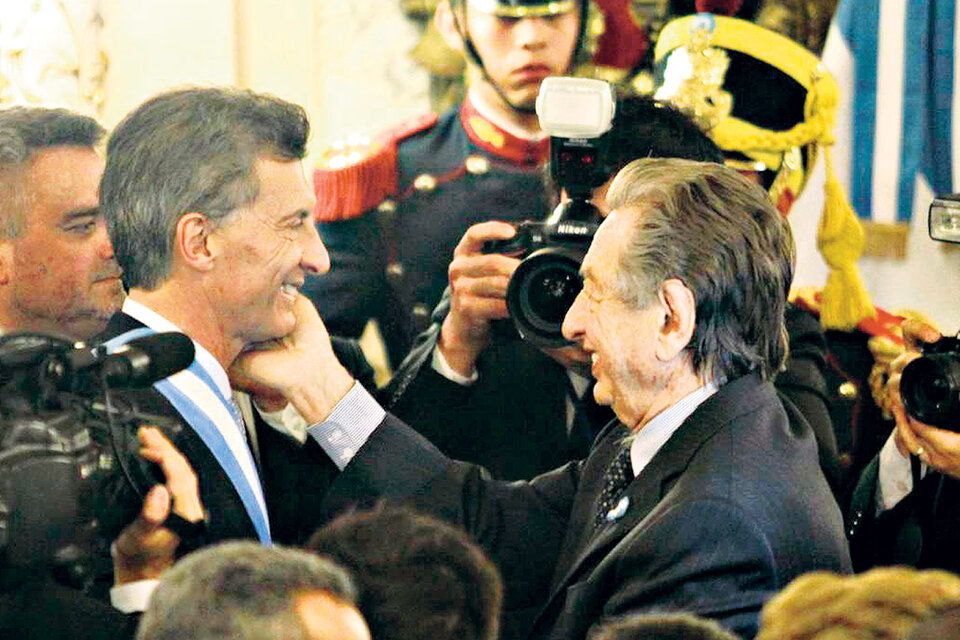 Las maniobras buscan el vaciamiento del Correo a través de las controlantes del grupo de la familia Macri.
