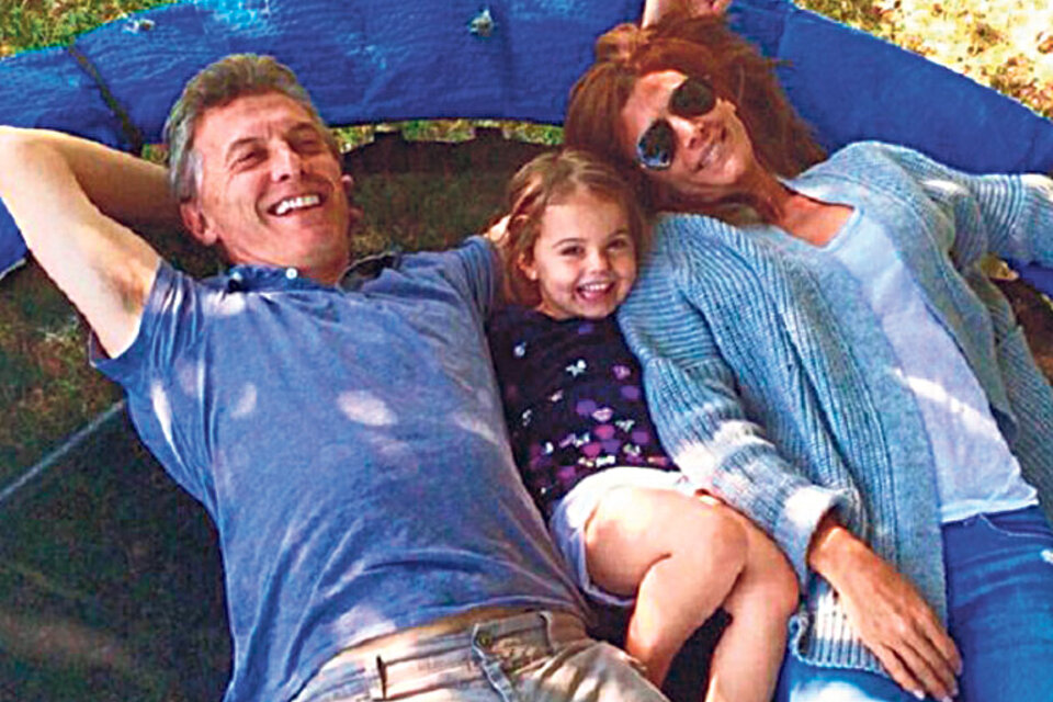 Macri junto a su esposa Juliana Awada y su hija Antonia, en uno de los habituales descansos.