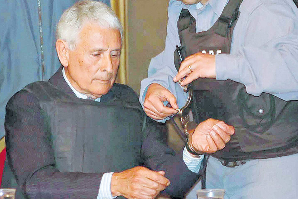 Miguel Etchecolatz fue mano derecha de Ramón Camps, ex jefe de la Policía Bonaerense de la dictadura. (Fuente: Télam)