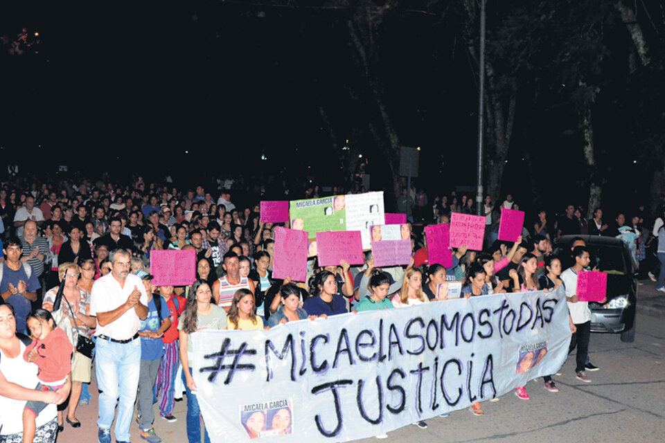 En Gualeguay, miles de personas marcharon el sábado a la noche para pedir justicia por Micaela. (Fuente: Télam)