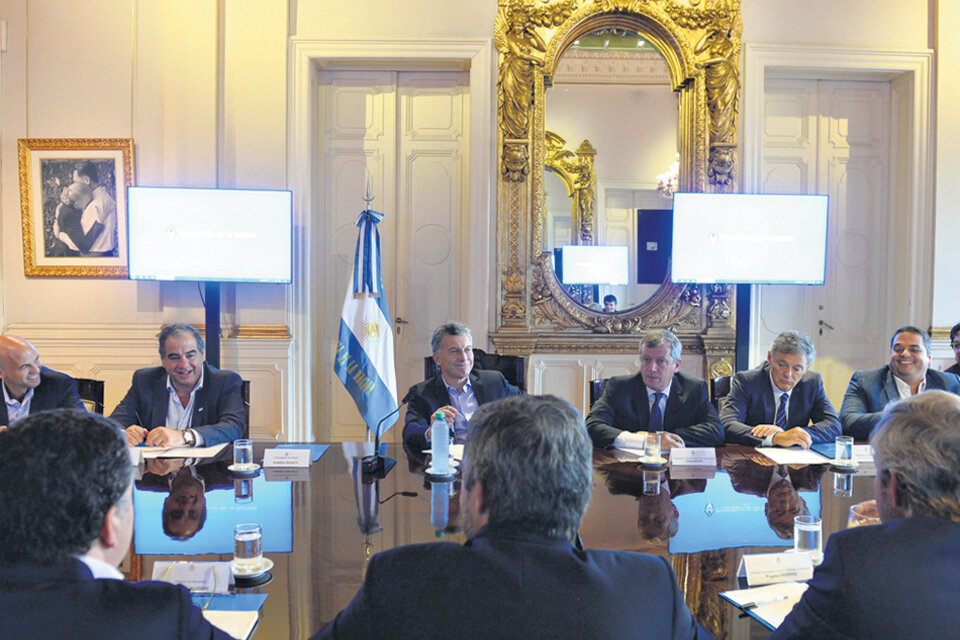 Macri definió ayer con sus ministros cómo confrontar con los gremios ante la huelga de la CGT. (Fuente: DyN)