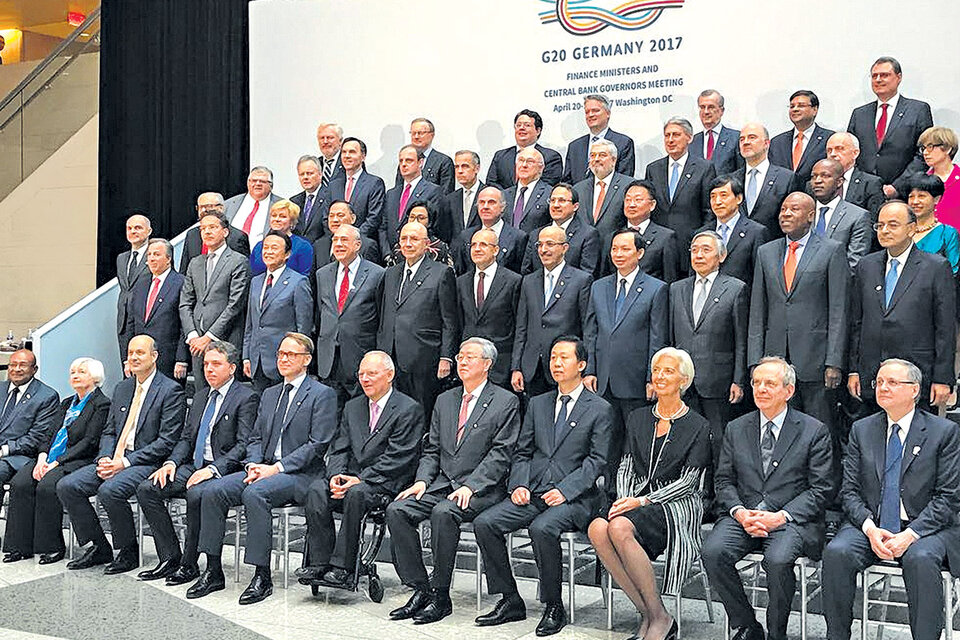 El ministro Nicolás Dujovne y el titular del Banco Central, Federico Sturzenegger, participaron de la cumbre en Washington. (Fuente: Télam)