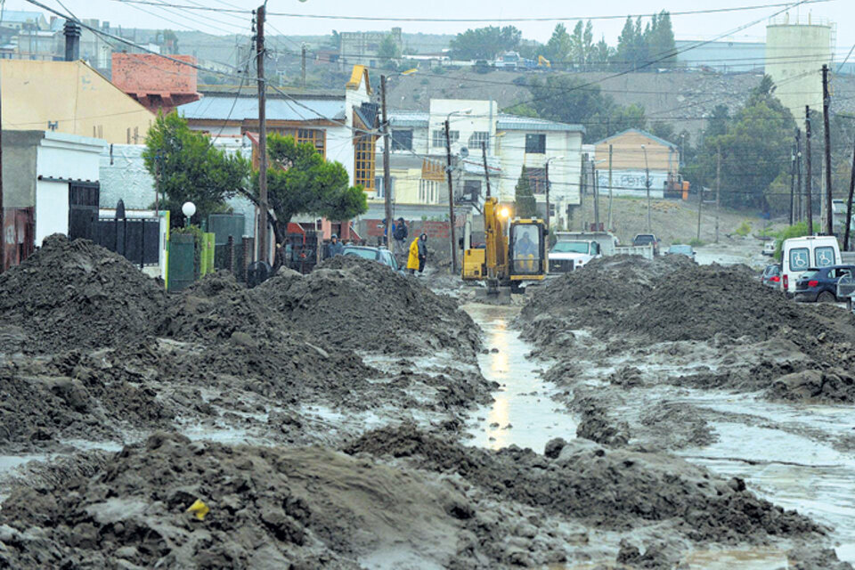 En Comodoro Rivadavia, estiman que alrededor de dos mil casas fueron destrozadas.