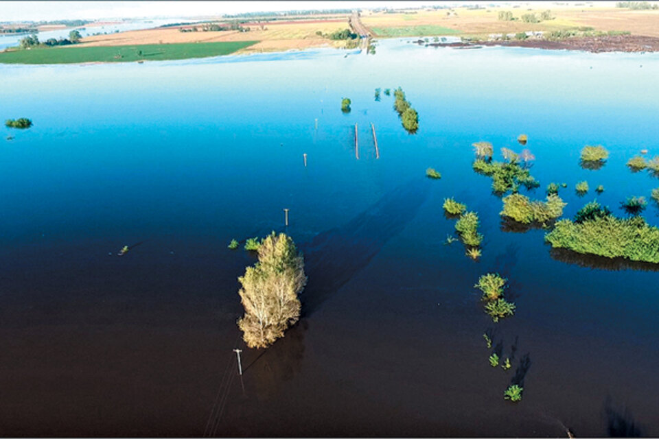 La inundación deja la marca del maltrato de la tierra por parte del agronegocio. (Fuente: Télam)