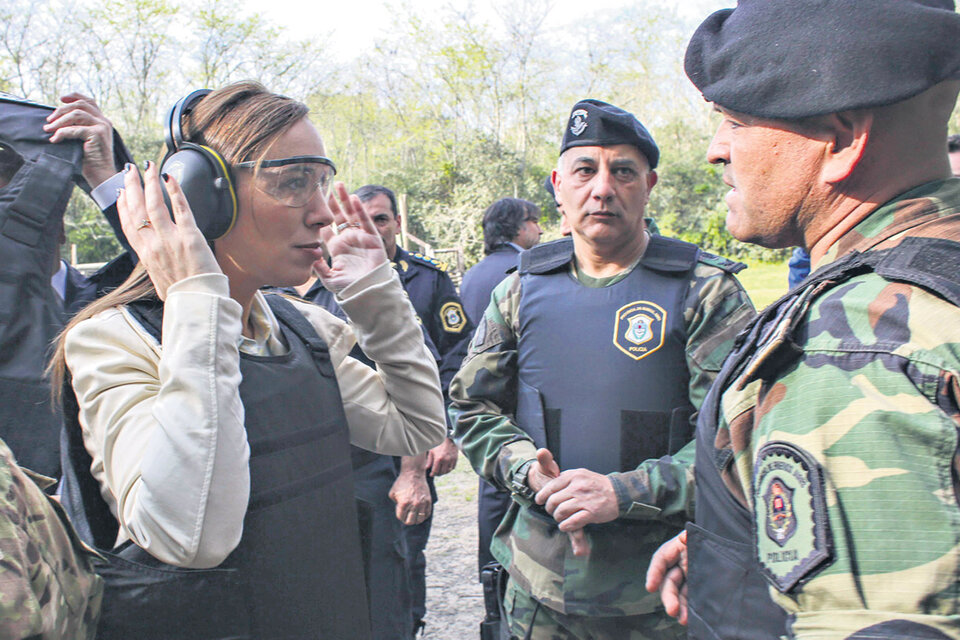La gobernadora Vidal quiere prevenir y controlar el consumo de drogas entre los policías.