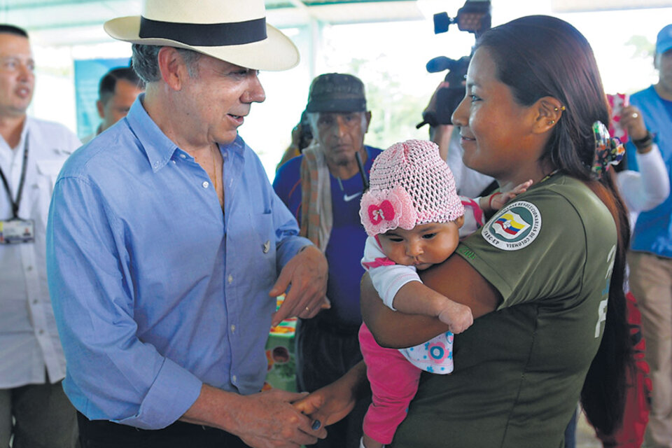 El presidente Santos visitó una zona veredal en Putumayo, donde conversó con los guerrilleros.