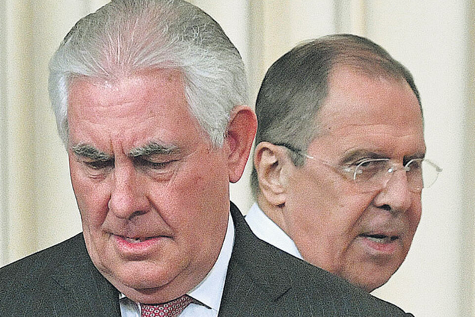 Tillerson y Lavrov intentaron manejar la crisis bilateral causada por el ataque de EE.UU. a Siria.  (Fuente: AFP)