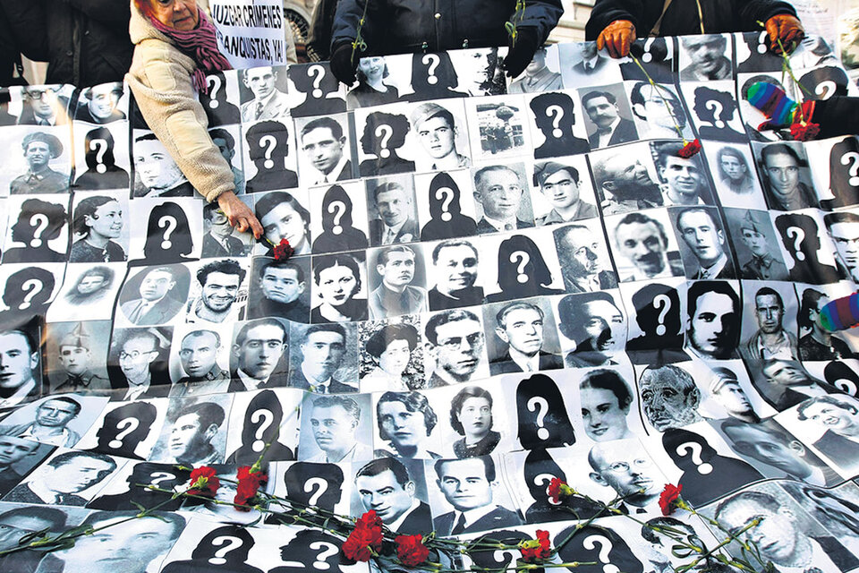 Los familiares de desaparecidos durante el franquismo mantienen su lucha pese a la falta de voluntad política del gobierno de Rajoy. 