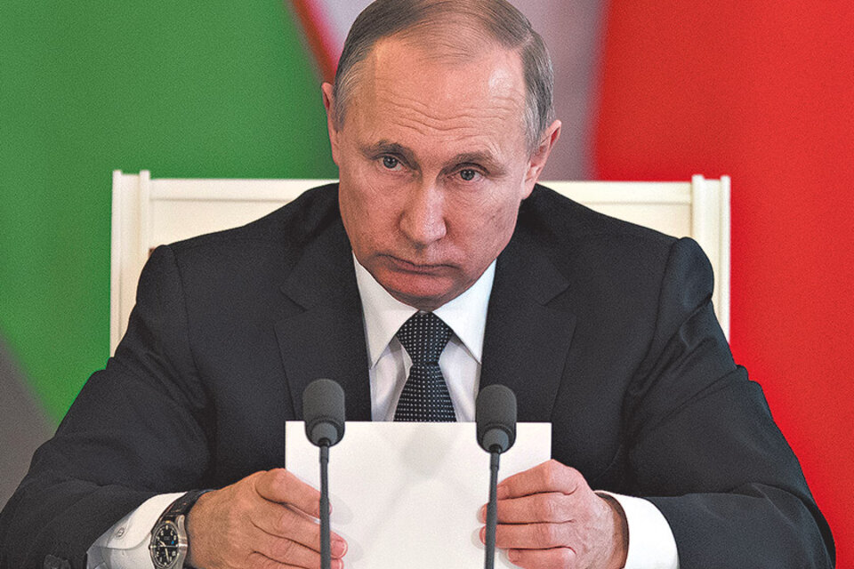 A través de sus voceros, Putin dio a conocer el malestar ruso por el ataque a la base militar siria. (Fuente: AFP)