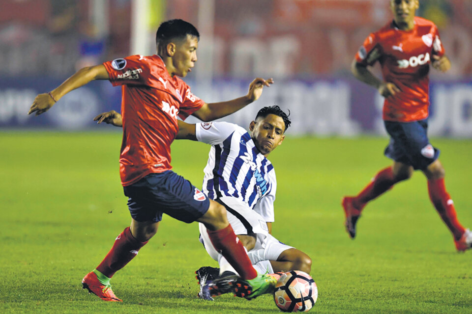 Independiente buscó mucho en ataque, pero no tuvo claridad en el último toque. (Fuente: Télam)