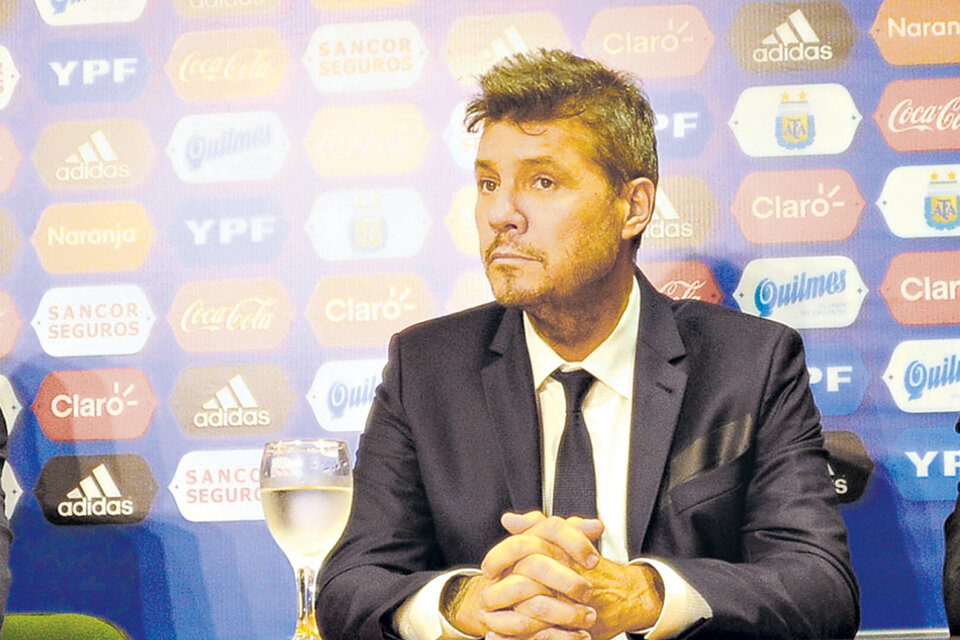 Tinelli detalló en conferencia de prensa lo resuelto por la asamblea de la Superliga.