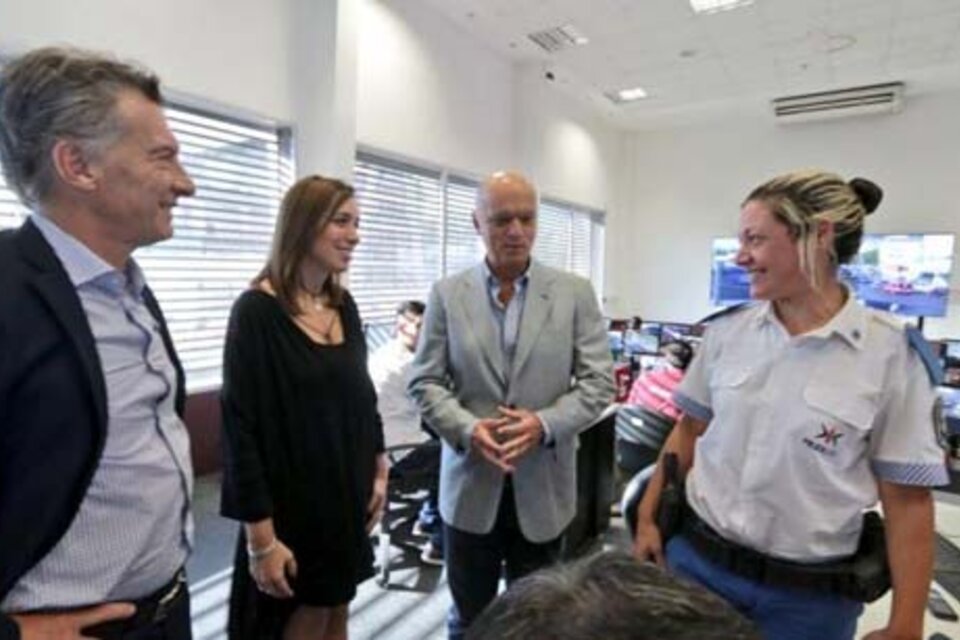 Macri, Vidal y Grindetti, juntos hoy en el centro policial de Lanús. (Fuente: Prensa Municipio Lanús )
