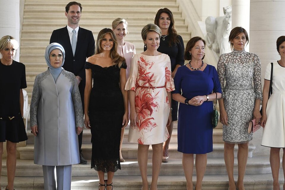 Un hombre y nueve mujeres, todos parejas de jefes de estado. (Fuente: DPA)
