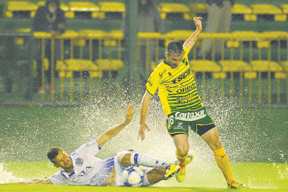 Mucha lluvia y poco fútbol (Fuente: Fotobaires)