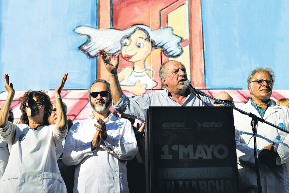 Además de paritarias libres, los dirigentes de las CTA pidieron el cese de la represión a los trabajadores y la liberación de Milagro Sala. (Fuente: DyN)