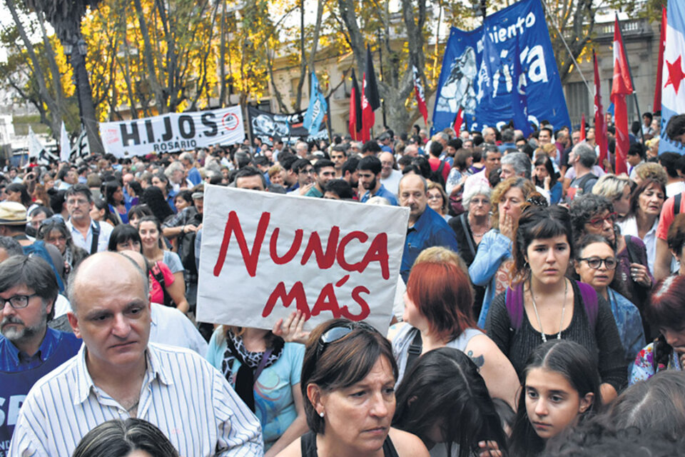 En Rosario, la ronda de las Madres reunió ayer una manifestación contra el fallo de la Corte.