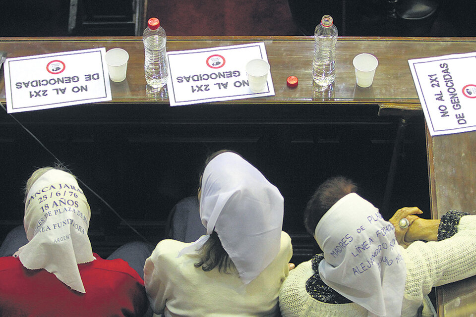 Estela de Carlotto y otras referentes de Madres y Abuelas estuvieron ayer en la Cámara de Diputados. (Fuente: DyN)