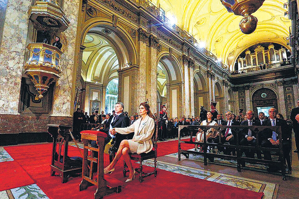 Macri escuchó junto a su esposa Juliana Awada la alusión de Poli a la situación social. (Fuente: DyN)