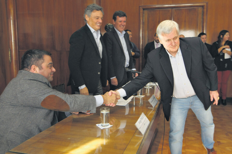 El ministro de Trabajo, Jorge Triaca, y el titular de la UOM, Antonio Caló. (Fuente: DyN)