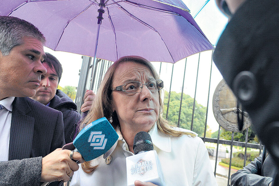La gobernadora de Santa Cruz, Alicia Kirchner, habló a la salida del encuentro. (Fuente: DyN)