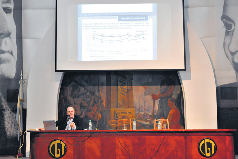 El director del Observatorio de la Deuda Social de la UCA, Agustín Salvia, en la CGT. (Fuente: Pablo Piovano)