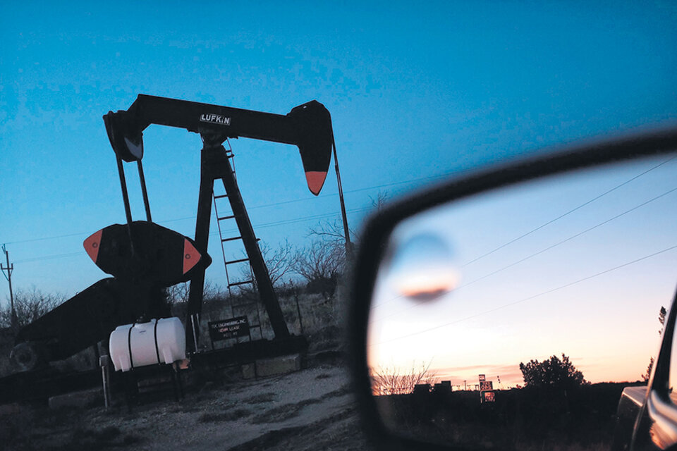 La cotización del petróleo internacional WTI cayó 4,8 por ciento tras el anuncio de la OPEP. (Fuente: AFP)