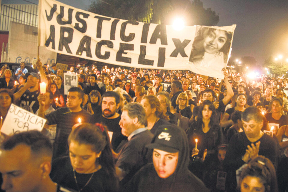 Vecinos y movimientos sociales marcharon el 1º de mayo pidiendo justicia para Araceli. (Fuente: Facundo Nivolo)