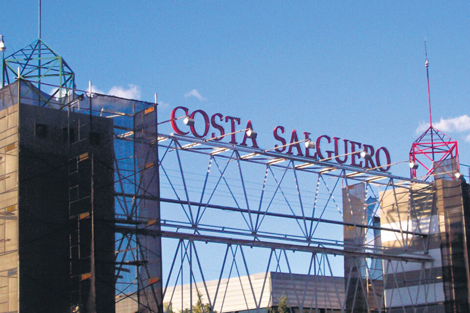 La concesionaria de Costa Salguero paga un canon irrisorio y subarrienda a empresas con las que comparte directorio.