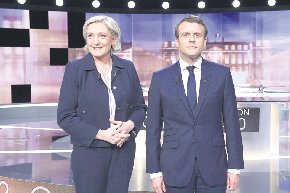 Marine Le Pen acusó a su rival de ser el “candidato que se acuesta (subordina)” y Emmanuel Macron la trató de “indigna”. (Fuente: EFE)