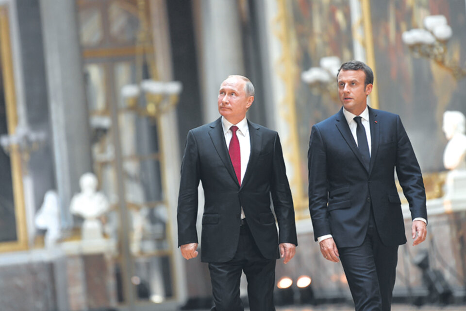 Macron invitó a Putin en el contexto de la celebración de una exposición en París de Pedro el Grande. (Fuente: AFP)
