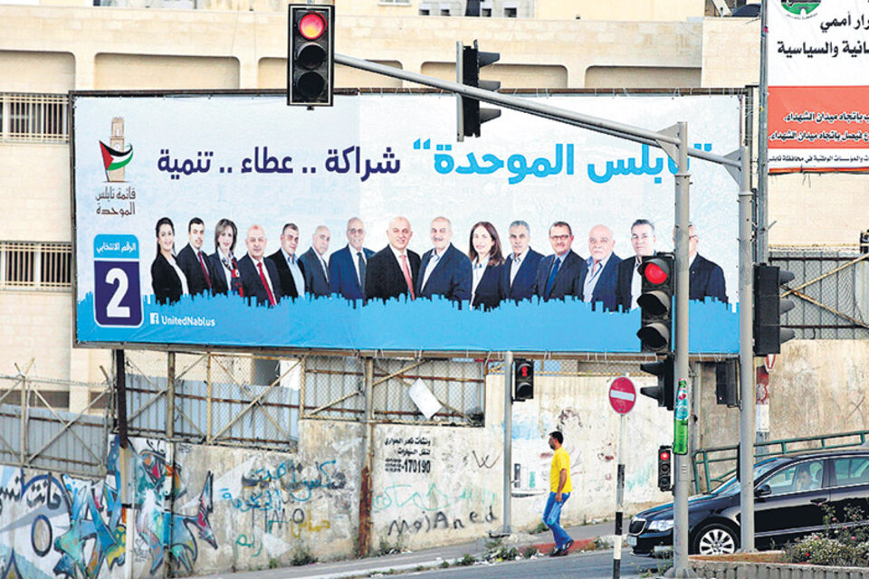 Propaganda electoral en Nablus, Cisjordania, donde la participación apenas alcanzó el 30 por ciento del padrón. (Fuente: EFE)