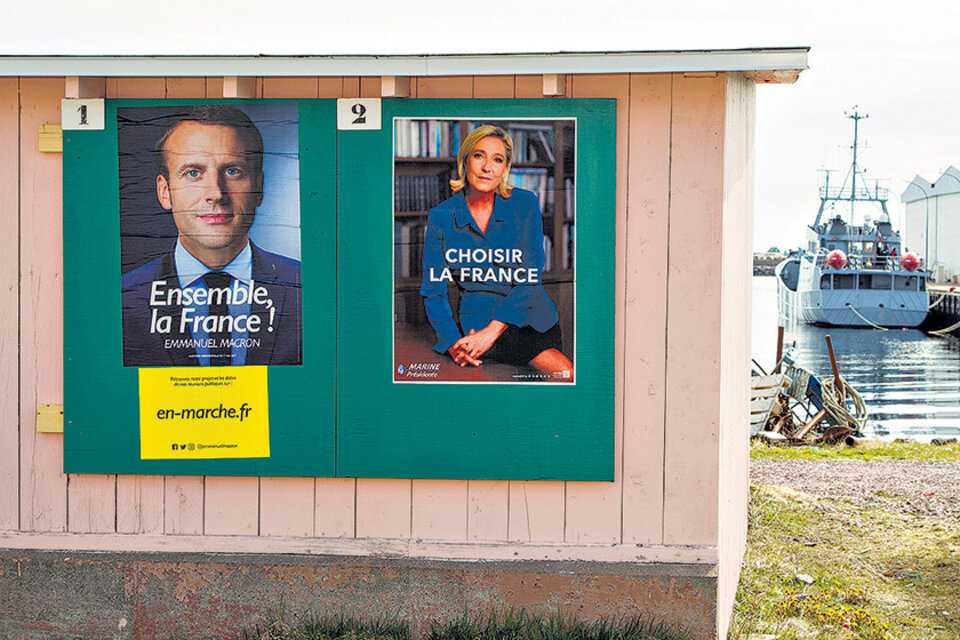 Propaganda electoral en Saint-Pierre a horas de la segunda vuelta en las elecciones presidenciales en Francia. (Fuente: AFP)
