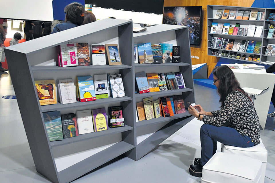 Durante el año pasado, la venta de libros cayó un 25 por ciento, disminuyeron las compras estatales y cerraron librerías.