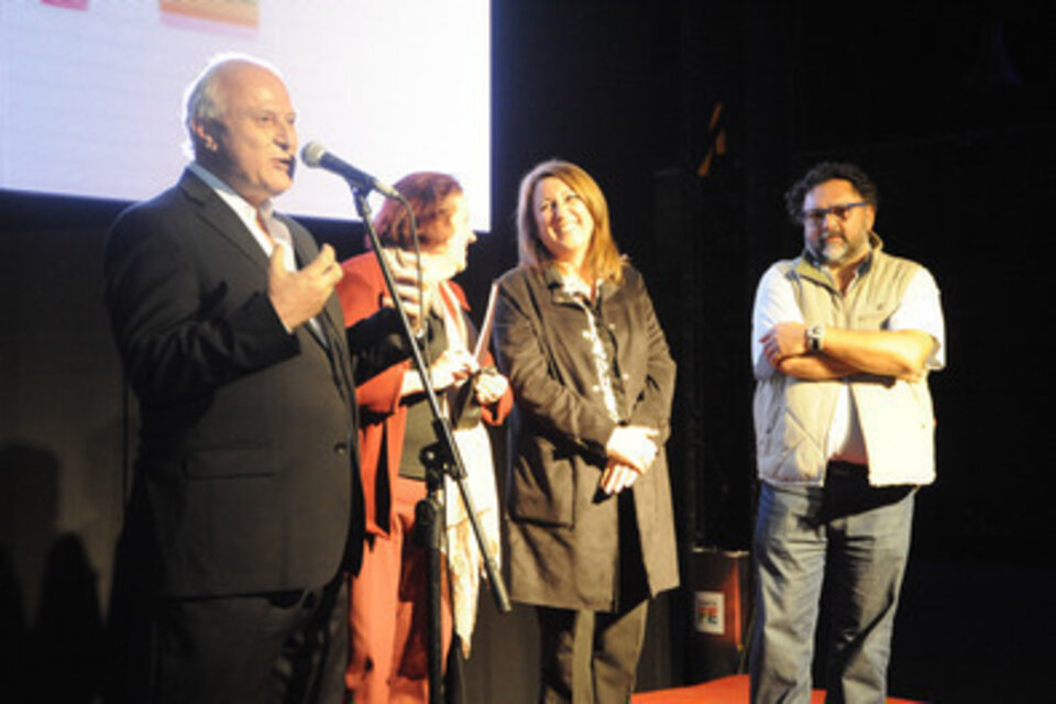 Lifschitz, Chiqui González, Fein y Ríos encabezaron el acto en el Galpón 13. (Fuente: Alberto Gentilcore)