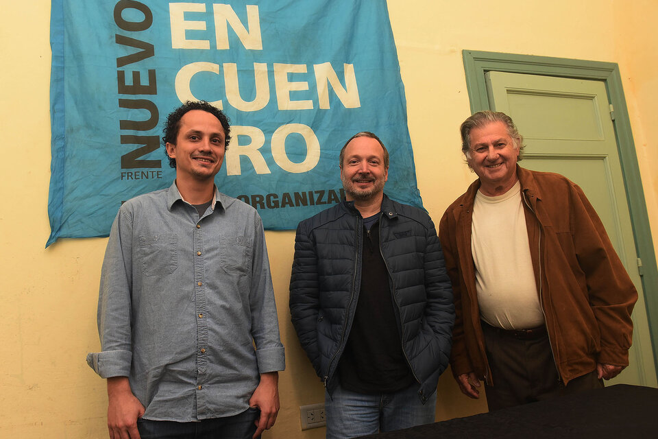 Sabbatella con los dirigentes locales de Nuevo Encuentro, José Tessa y Gastón Seghetti. (Fuente: Sebastián Granata)