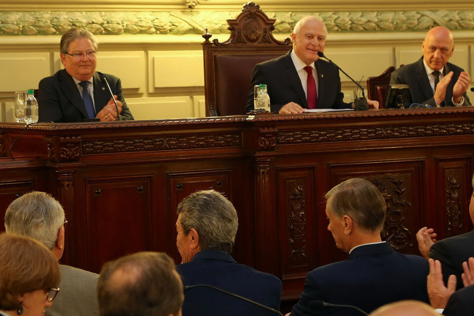 Inédito: Lifschitz y Bonfatti en el estrado. Binner, Vernet y Reviglio en la primera fila.