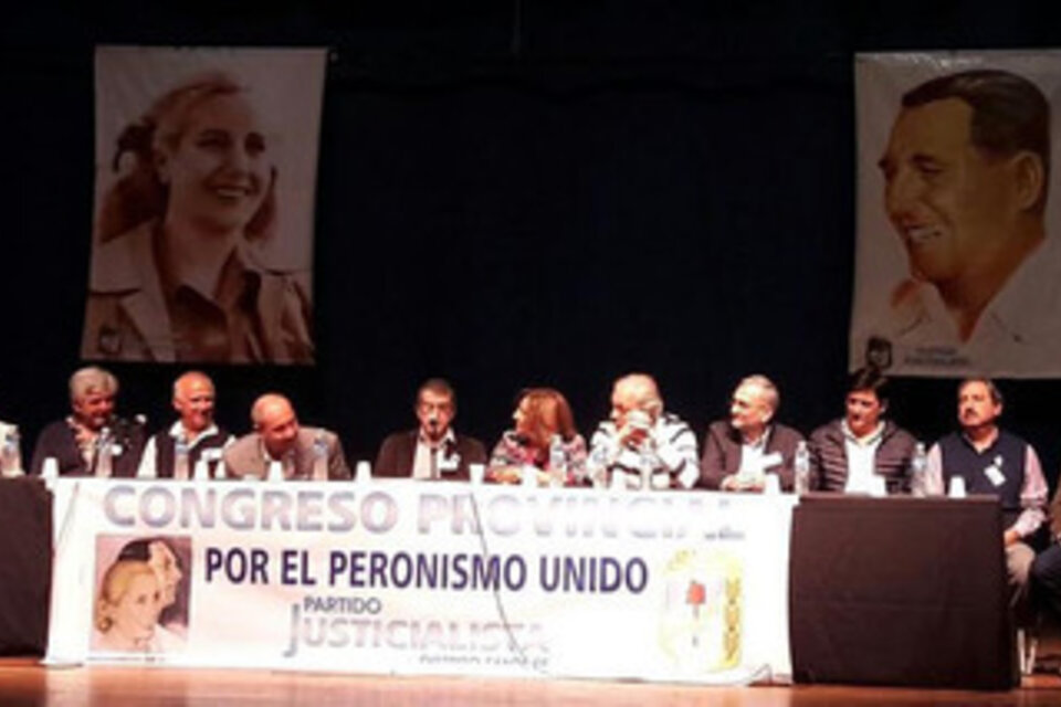 La mesa del PJ con representantes de las líneas internas.