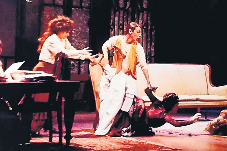 Estela Molly, Florencia Canale, Mara Bestelli, Humberto Tortonese y Vera Fogwill en En familia de Florencio Sánchez en el Teatro Nacional Cervantes en 1996.