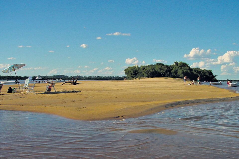 Sobre las orillas del Uruguay, agua y arena son un distintivo correntino. (Fuente: Gentileza Adriana Borovinsky)